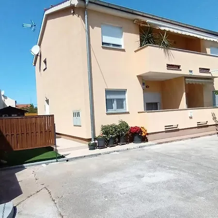 Apartment Marelja - Private Parking And Balcony